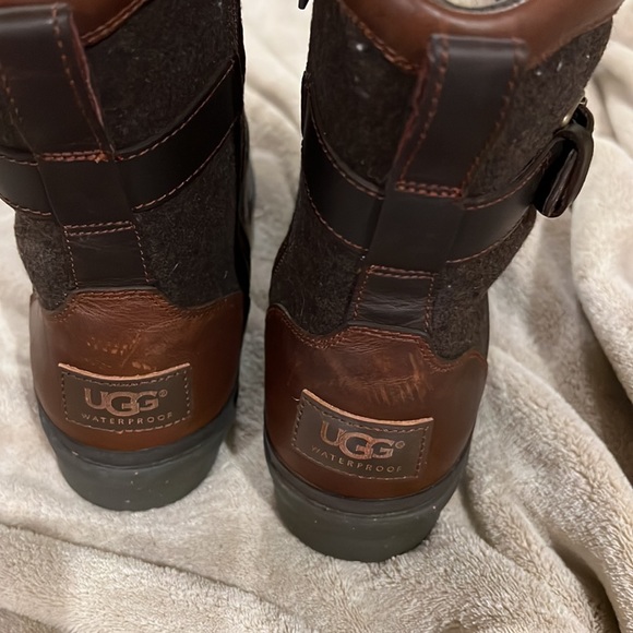 Authentic. Brown UGG W Kesey leather boots w/ zipper closure. - Picture 2 of 8